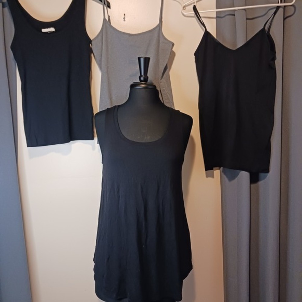 Lot of 4 Tank Tops Layering Basics Black Grey Old Navy Loft Outlet Size M L
